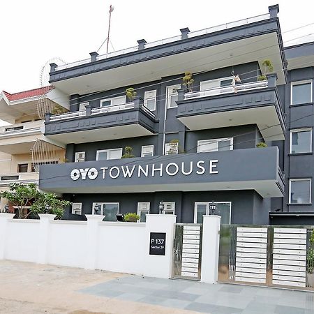 Oyo Townhouse 018 Medanta Hotel Gurgaon Exterior foto