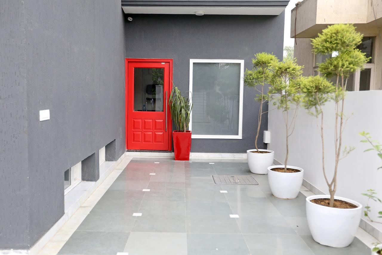 Oyo Townhouse 018 Medanta Hotel Gurgaon Exterior foto